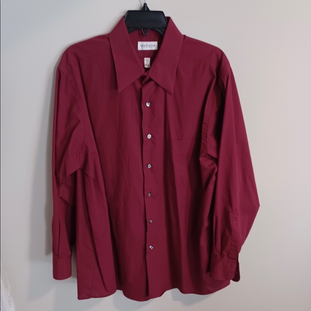 Van Heusen Men’s Wrinkle Free. Size 17 Extra Large 32/33 Color Poplin Red.